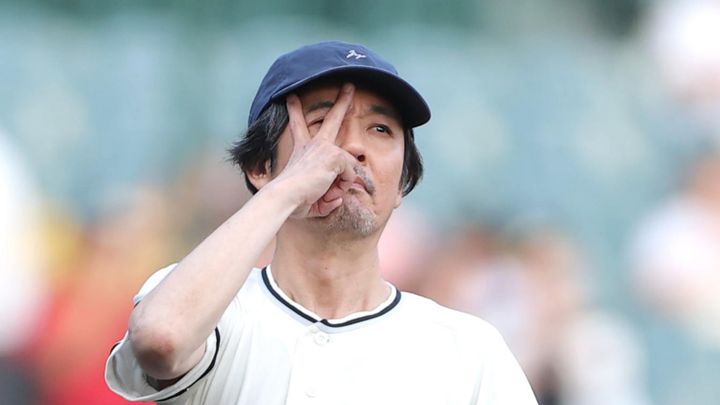 女優の高石あかりさん（23）がヒロイン松野トキを演じるNHK連続テレビ小説「ばけばけ」（月～土曜前8・0）の第97話が17日放送され、小豆相場に手を出している怪しげな荒金九州男（夙川アトムさん）に大金を渡したトキの父親の司之介（岡部たかしさん）にブーイングが殺到しました。このほか、トキの夫、レフカダ・ヘブン（トミー・バストウさん）が孤独感を募らせ、スランプに陥る姿が描かれ、多くの視聴者が通訳を務めていた親友の錦織友一（吉沢亮さん）の不在を嘆きました。