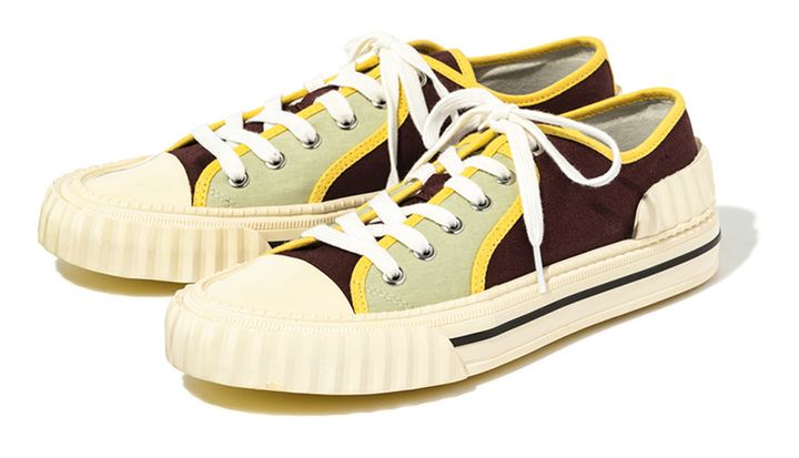 足元に軽やかさを運ぶプレイフルな配色に一目惚れ！