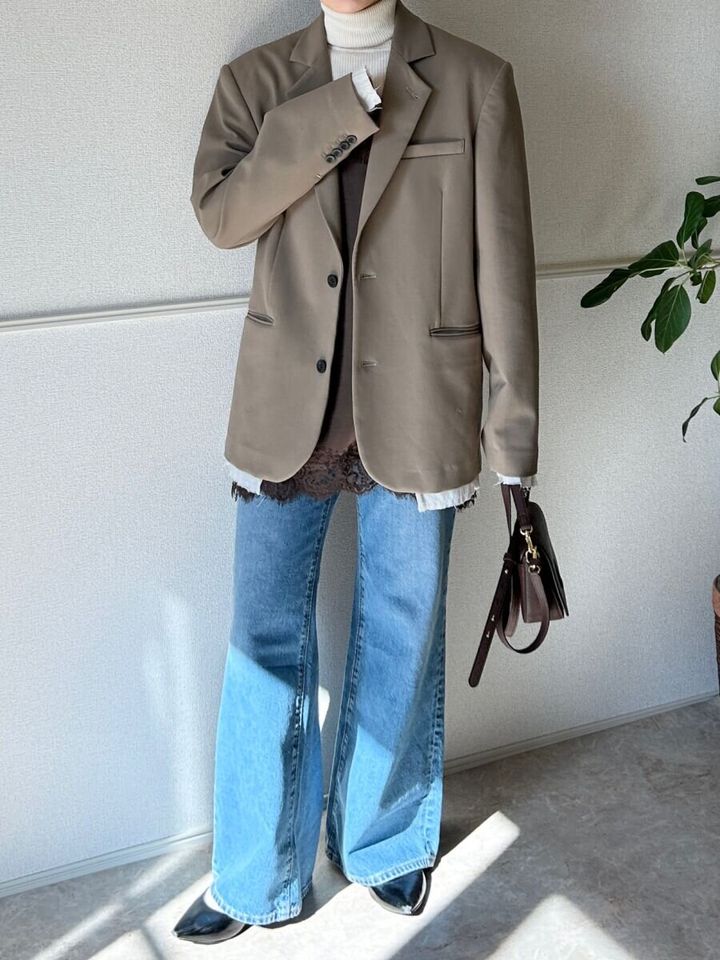 Trish ケミカルレースサテンキャミソールとジャケットコーデ