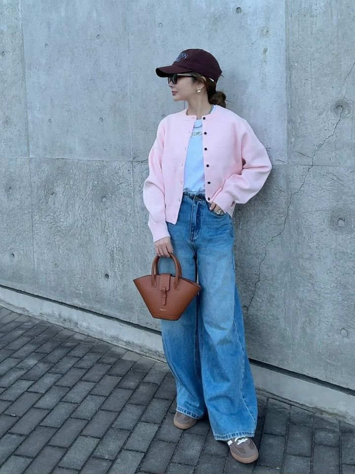 ピンクカーディガンのコーデ5