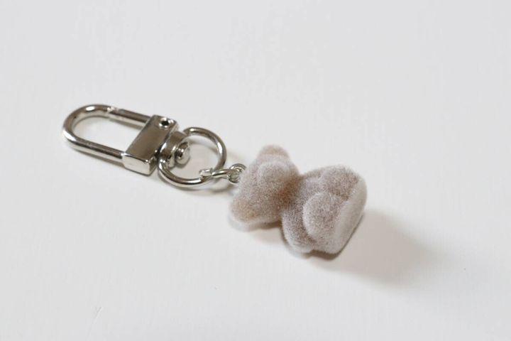 ダイソーのくまキーホルダー（ブラック、ホワイト、ブラウン）のビジュアル