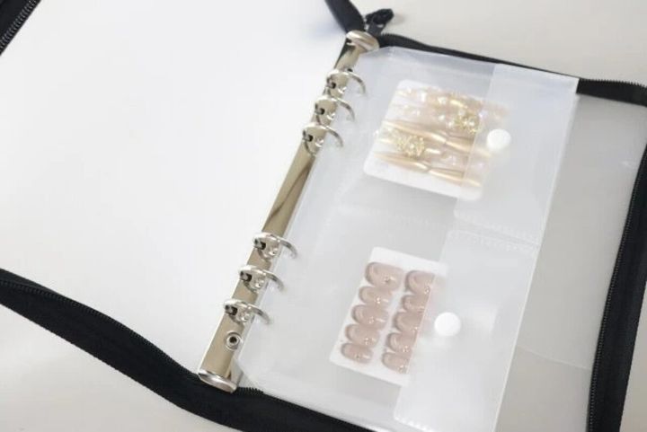 ダイソー 6リングファイル（A5、ジッパー付、ブラック）