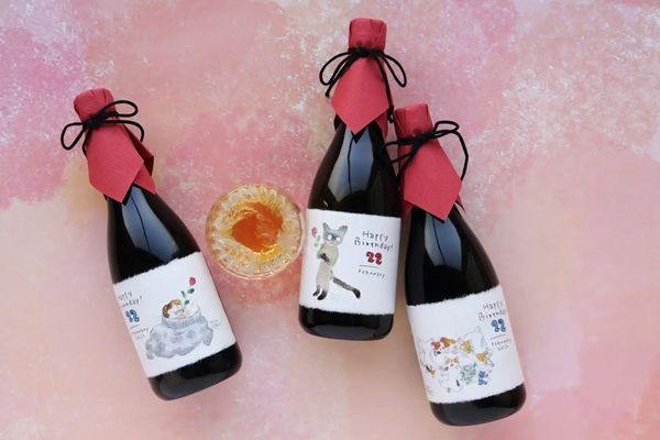 猫のイラストと日付を組み合わせてラベルに！「誕生日ギフト 古酒仕込み梅酒」新発売