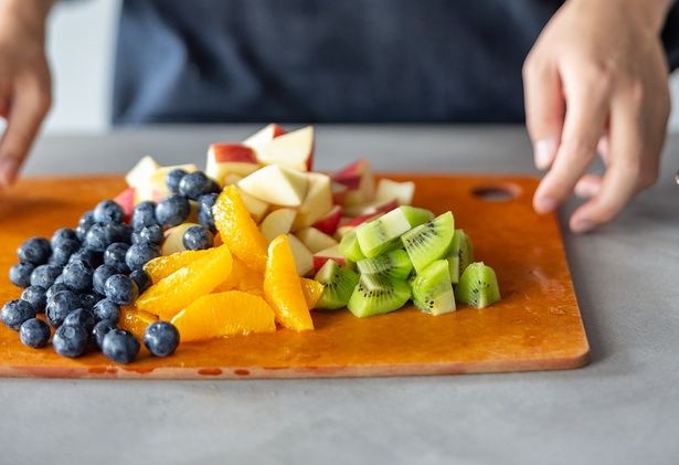 フルーツは3、4種類あるとコクが出ます (C)mokka／KADOKAWA