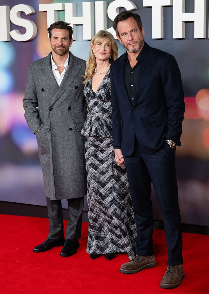 『Is This Thing On?（原題）』のプレミアで、監督のブラッドリー・クーパーと共演のウィル・アーネットとともに。