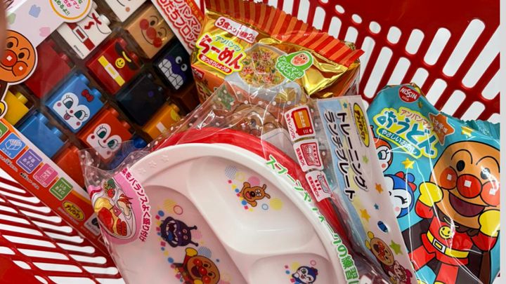 出産前、多くのプレママが思い描く「理想の育児」。しかし、いざ現実の育児が始まると、その理想は妄想だったことに気づくことがあります。そんな中、1歳男児のママである「うさかる」さん（@usacaaaal）がXに投稿した、潔い〝変化〟が共感を呼んでいます。