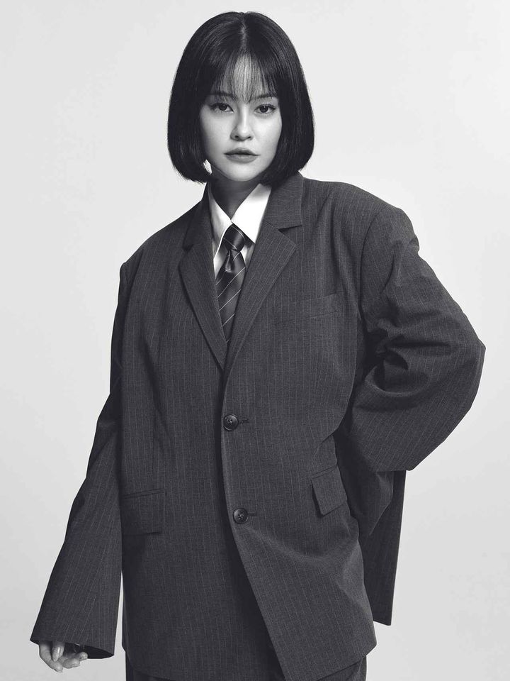 画像: emma（モデル／ERブランドディレクター）2012年、雑誌の表紙を飾りプロモデルとしてデビュー。「ViVi(講談社)」専属モデル、「A-Studio(TBS)」9代目MCアシスタントを経て、さまざまなファッション誌でカバーを飾る傍ら、ファッションショーやテレビ、イベントなどで活躍中。2020年には、ドラマと映画＜妖怪人間ベラ＞にて初のヒロイン役として出演し、2021年からは2年連続でSPACE SHOWER MUSIC AWARDSのメインMCを務める。現在はアパレルブランド・ER（イーアール）を立ち上げ、ディレクターとしても活動。