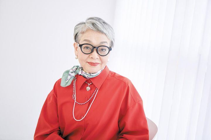  人気シニアユーチューバー【きょうこばぁばさん】年齢を重ねてもカッコよくいられる秘訣は？「白髪染めをやめたらいい感じに」