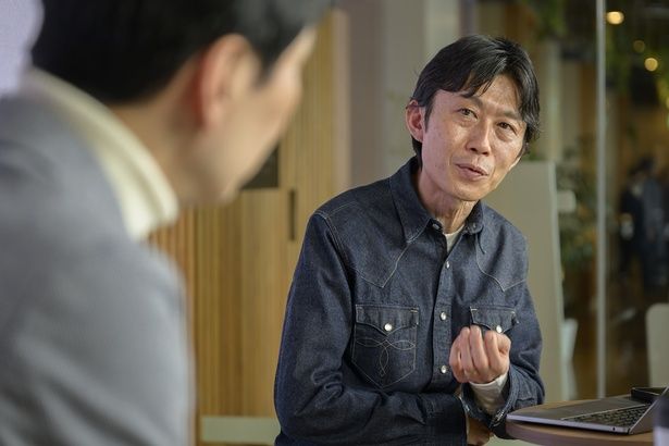 同じ発信者として知事の話に耳を傾ける浅野編集長。群馬県との関係性も今回の対談でより深まった 【撮影＝阿部昌也】