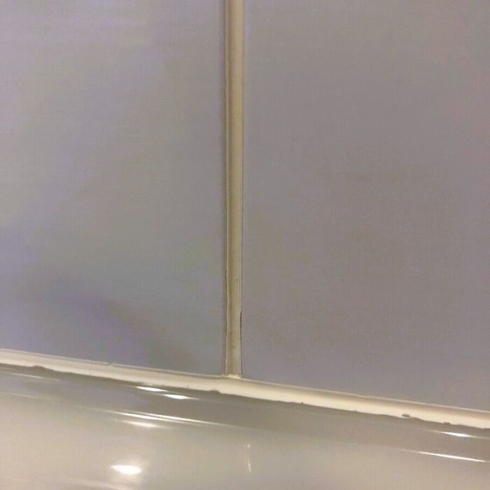 お風呂のコーキングに生えたカビが「一晩」で消えた！？こんなに簡単だったなんて♪