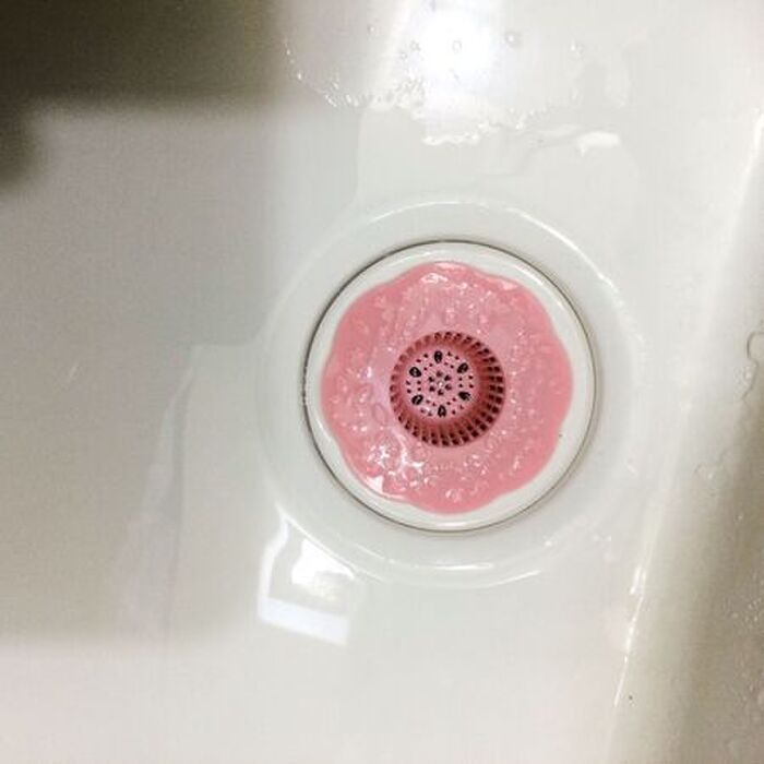 「ペットボトル」で超簡単♪洗面所の排水口のお掃除。細かい溝までスッキリ！