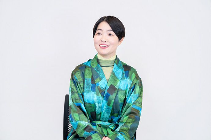 インタビューに答えるイモトアヤコさん