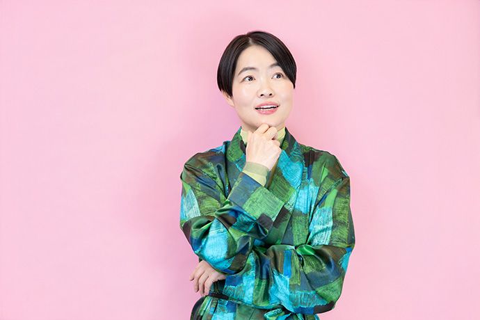 インタビューに答えるイモトアヤコさん