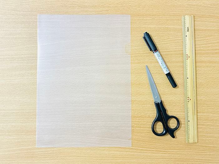 『A4サイズの書類』を折り目をつけずにバッグに収納する裏ワザ。家じゅうのクリアファイル全部こうしたくなる♡