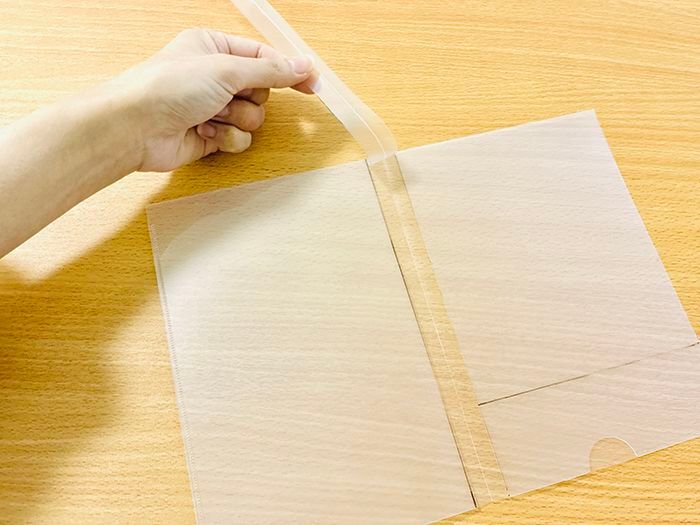 『A4サイズの書類』を折り目をつけずにバッグに収納する裏ワザ。家じゅうのクリアファイル全部こうしたくなる♡