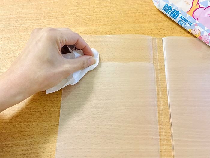 『A4サイズの書類』を折り目をつけずにバッグに収納する裏ワザ。家じゅうのクリアファイル全部こうしたくなる♡