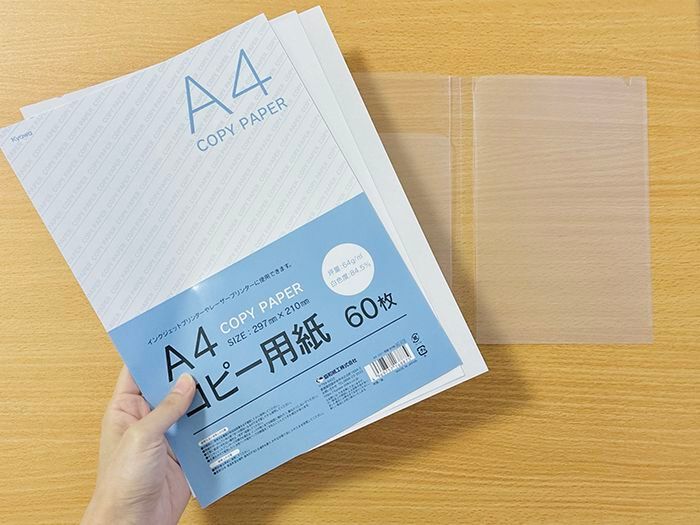 『A4サイズの書類』を折り目をつけずにバッグに収納する裏ワザ。家じゅうのクリアファイル全部こうしたくなる♡