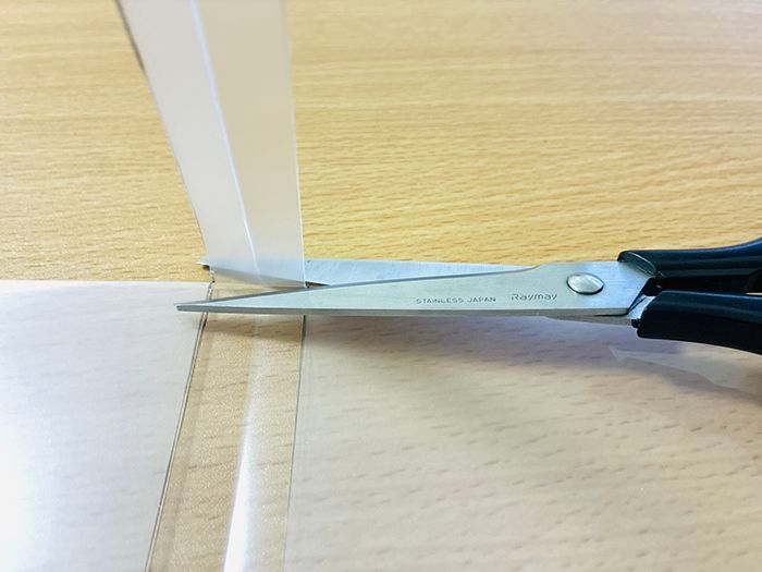 『A4サイズの書類』を折り目をつけずにバッグに収納する裏ワザ。家じゅうのクリアファイル全部こうしたくなる♡