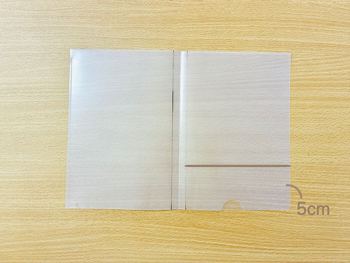 『A4サイズの書類』を折り目をつけずにバッグに収納する裏ワザ。家じゅうのクリアファイル全部こうしたくなる♡