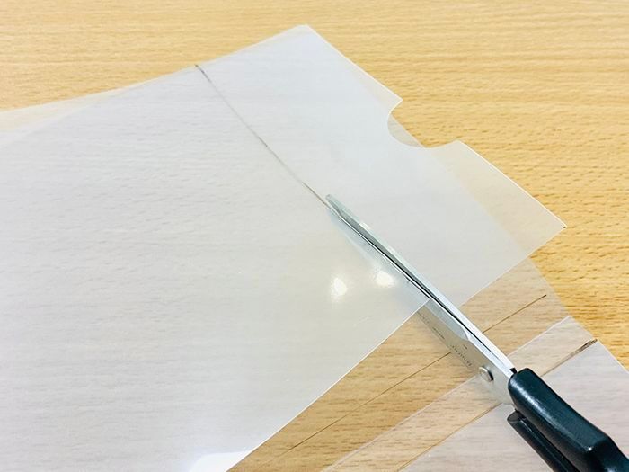 『A4サイズの書類』を折り目をつけずにバッグに収納する裏ワザ。家じゅうのクリアファイル全部こうしたくなる♡