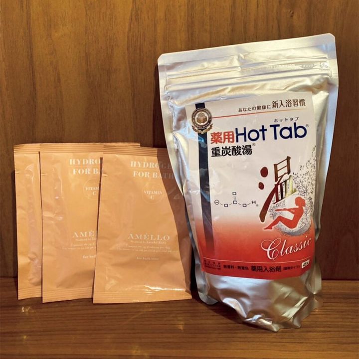 左：AMELLO HYDROGEN FOR BATH（スタジオボディデザイン） 右：薬用ホットタブ重炭酸湯Classic（ホットタブ） 「筋肉疲労を緩和する水素浴（左）と芯から温まる重炭酸浴（右）」