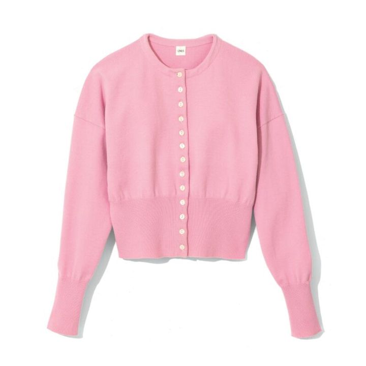 着まわししたベビーピンクのミニマルトップス