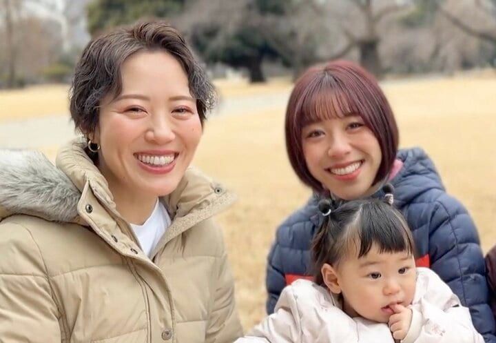 【写真・画像】36歳で初孫が誕生…30代のおばあちゃんのビジュアルに衝撃「怖い怖い！」長女との姿はほぼ姉妹 1枚目