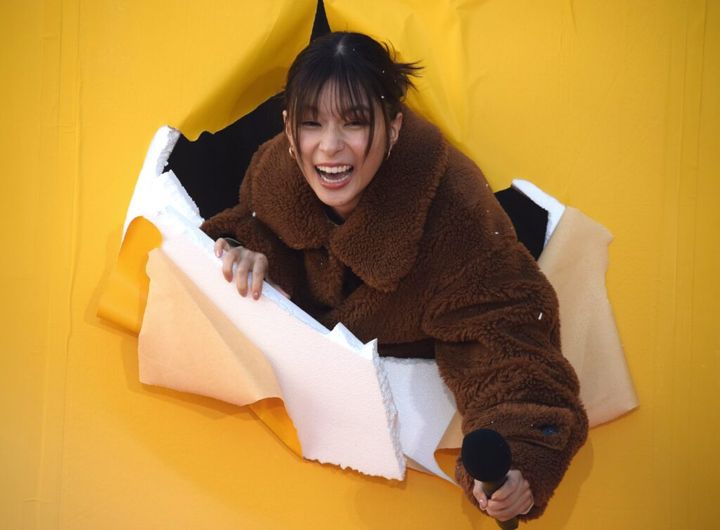 映画は、女子大学生メイベルがビーバー型ロボットに意識を転送し、森の動物たちの世界に潜入するというストーリー。