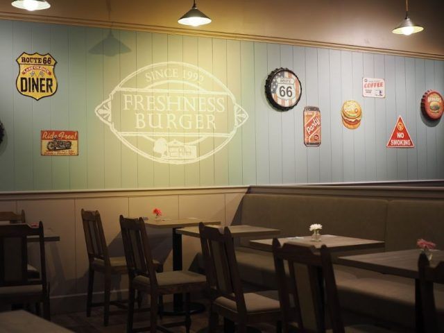フレッシュネスバーガー店内