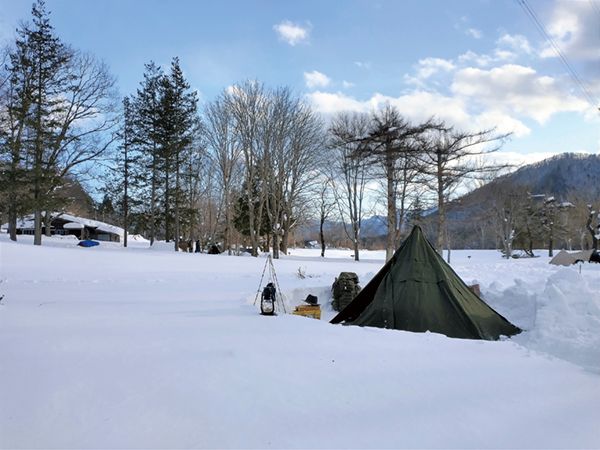 雪中キャンプの魅力と注意点｜初心者が準備すべき装備とは