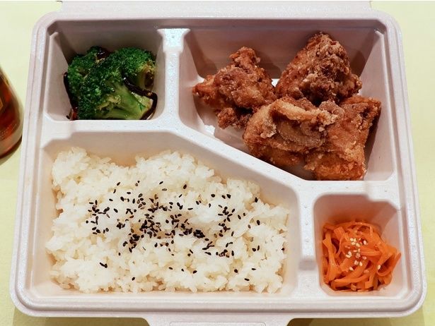 ワンコインで大満足！「純正ごま油」を使用したから揚げがメインの「究極の純正ごま油BOX」(500円)