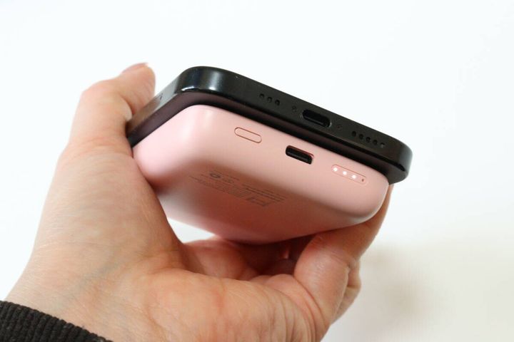 モバイルバッテリー マグネットワイヤレス 4000mAh 取り付け