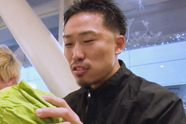 【写真・画像】RISEチャンピオン、10キロの減量明けにキャベツ丸々1個を完食「妻のためなんで」 1枚目