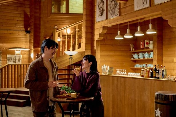 静かな雪山の夜に、食と酒をゆっくり楽しむ時間こそが、アプレスキーの醍醐味