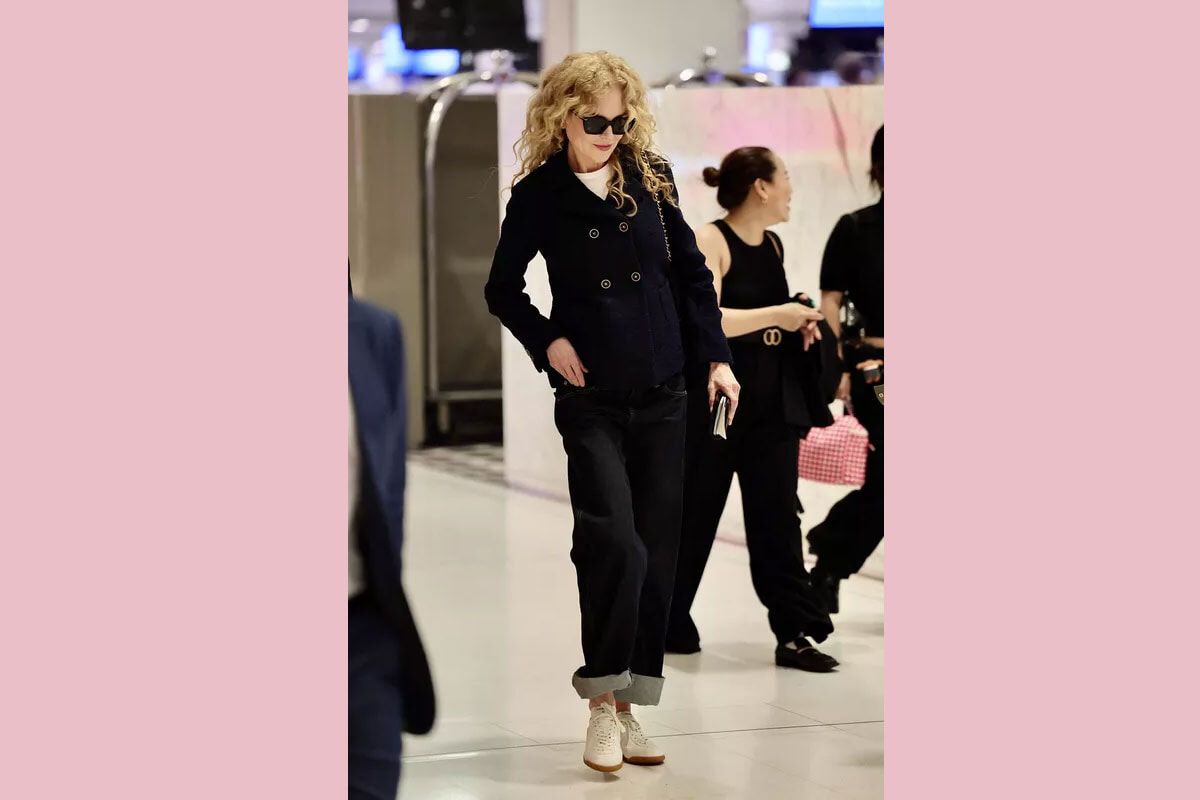 ニコール・キッドマン、シドニー空港でシャネルをまとい、ナチュラルな