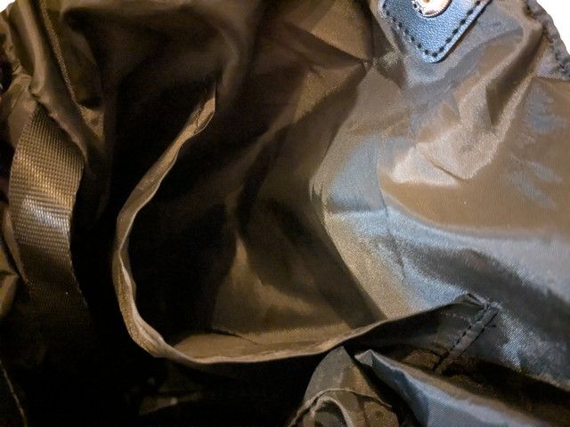 バッグ内部の内ポケットと裏地