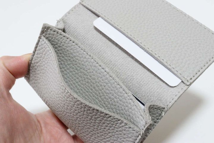 レザー調マチ付き名刺ケース（ベーシック） ダイソー 収納スペース