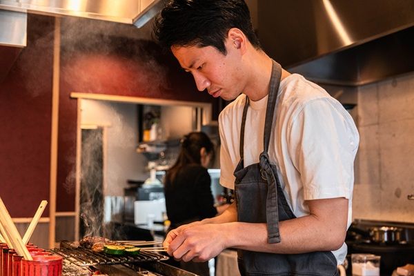 【神奈川県横浜市】名店の一番弟子が独自の“三種火入れ方”で提供！大人の焼き鳥店「串焼 大紀」オープン