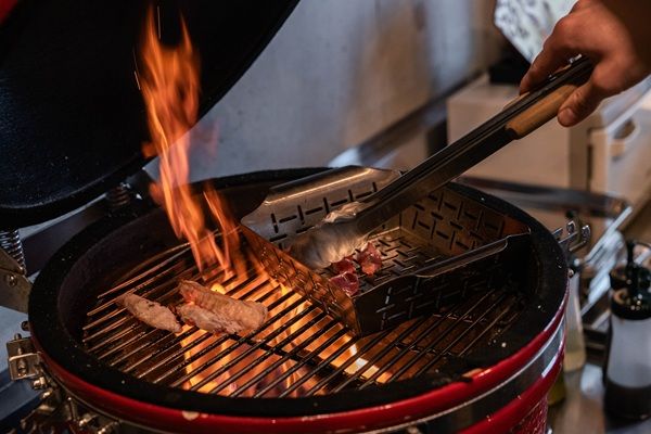 【神奈川県横浜市】名店の一番弟子が独自の“三種火入れ方”で提供！大人の焼き鳥店「串焼 大紀」オープン