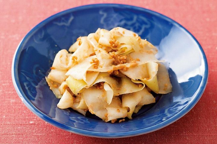 捨ててはもったいない！【大根の葉と皮】簡単おいしい副菜レシピ2選「さっと煮／ごま和え」