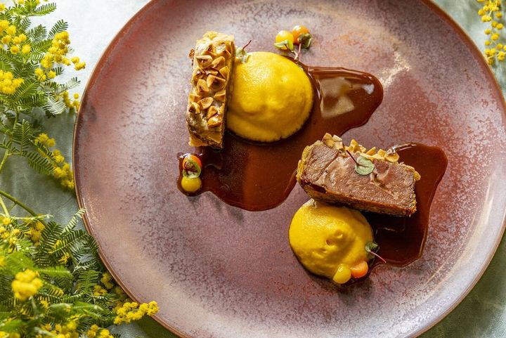 オーストラリア産ラムショルダーのベニエ 人参のエスプーマ