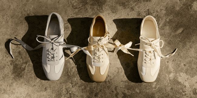 『Carol』左からGREY SILVER・BUTTER YELLOW・LIGHT GOLD