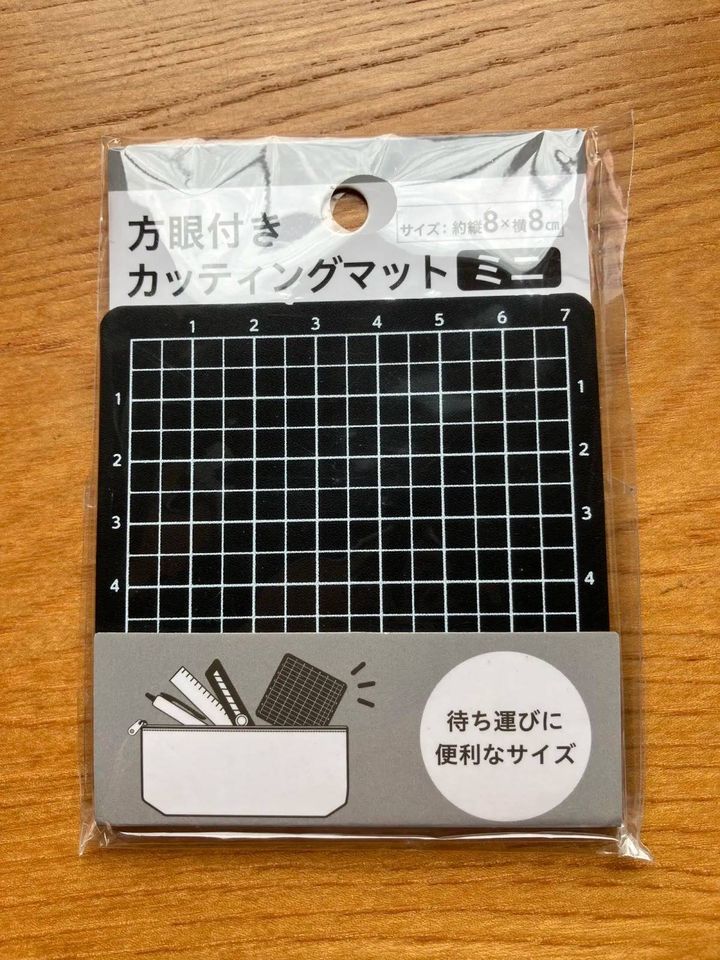 Seria(セリア)：方眼付きカッティングマット ミニ