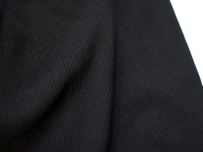 【ユニクロ】一度履いたらもうやみつき♡大人気『美脚パンツ』がお値下げ中。買うなら今しかないですよ～！