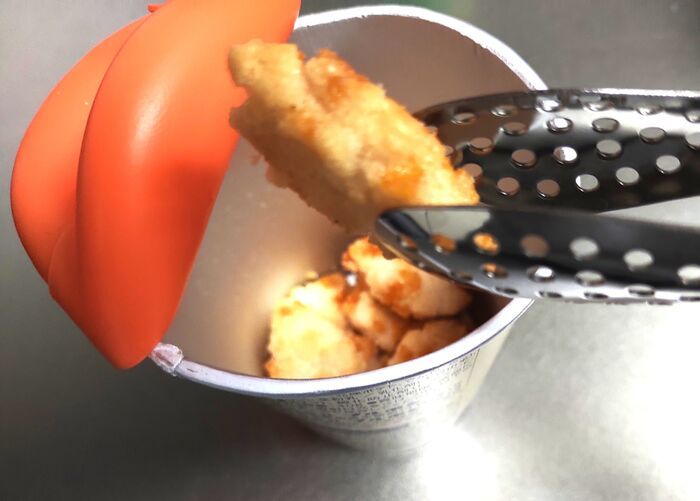 『じゃがりこ容器』捨てる前に見て！即席キッチングッズ変身→ラクちん家事にまだまだ使えます♪