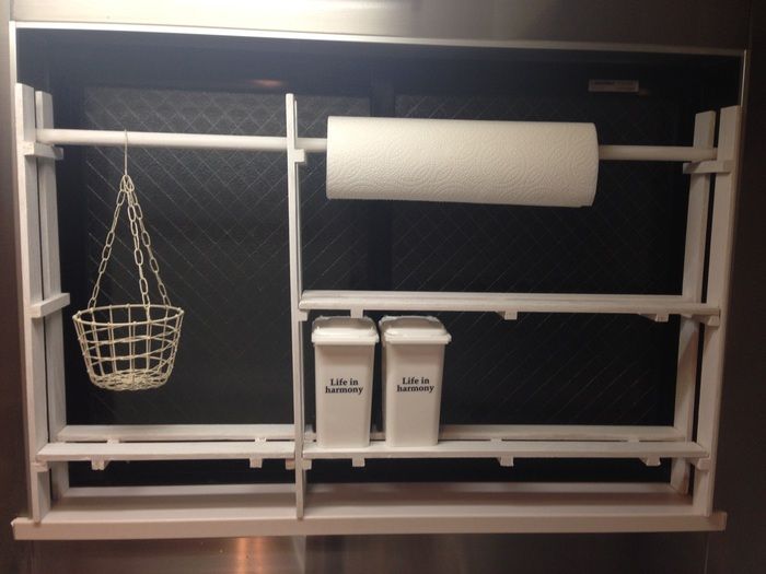 キッチン出窓にラックを設置