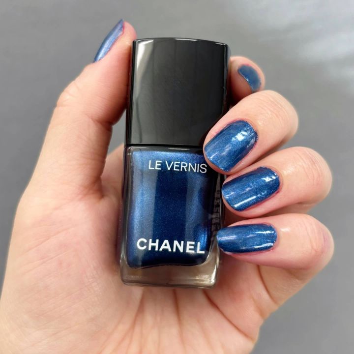 シャネル ヴェルニ「419 レジャンド」のスウォッチ