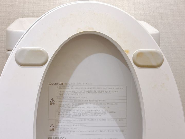 汚れが溜まりやすい便座裏