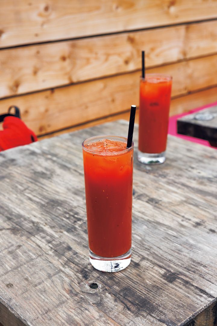 街中どこを見ても誰を見てもオシャレ！ロンドンの「赤」の上手な取り入れ方