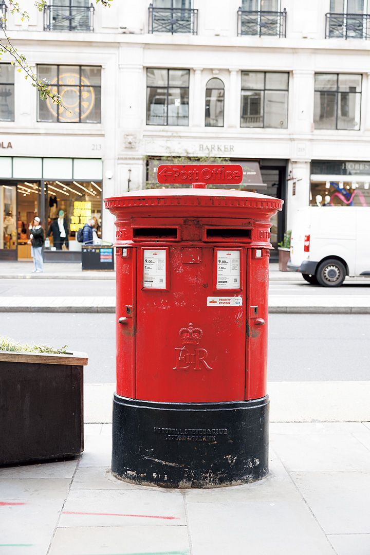 街中どこを見ても誰を見てもオシャレ！ロンドンの「赤」の上手な取り入れ方